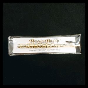 👑 Vtg. Brand New 'Bracelet Buddy' Jewelry Helper from Avon